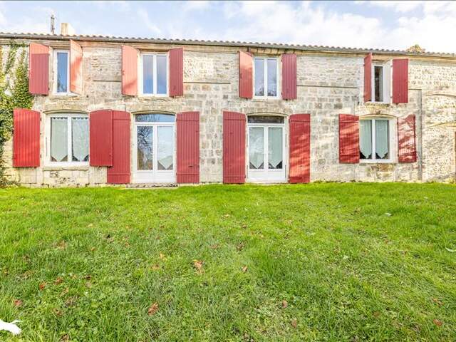 Maison en pierre de 7 pièces principales — photo du bien