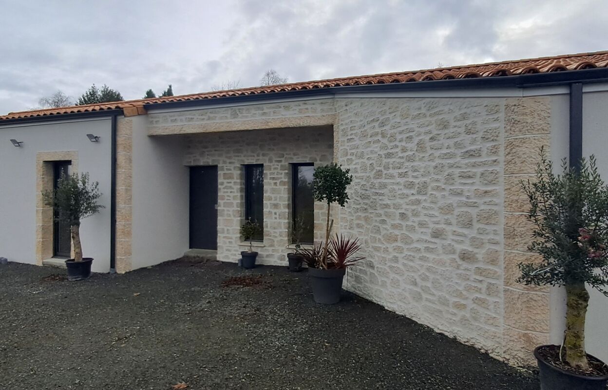 maison 8 pièces 165 m2 à vendre à Cerizay (79140)