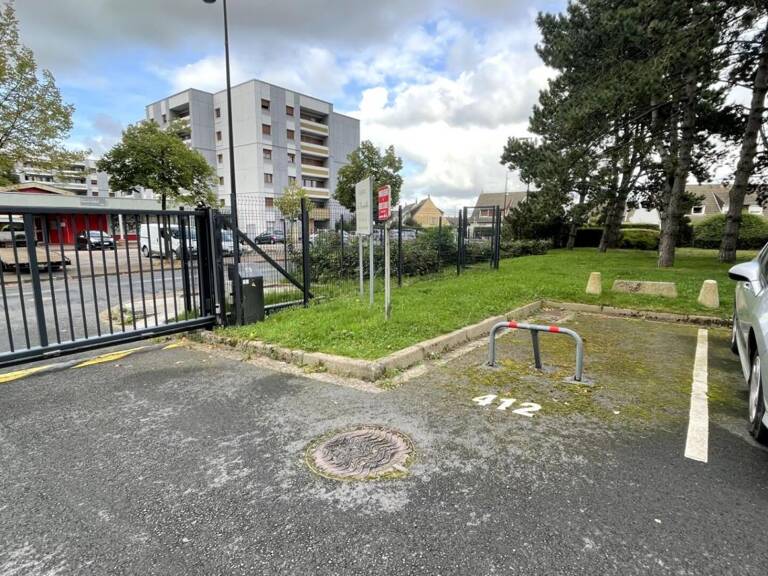 Emplacement de stationnement - 190 Avenue du Mont Gaillard LE HAVRE — photo 1