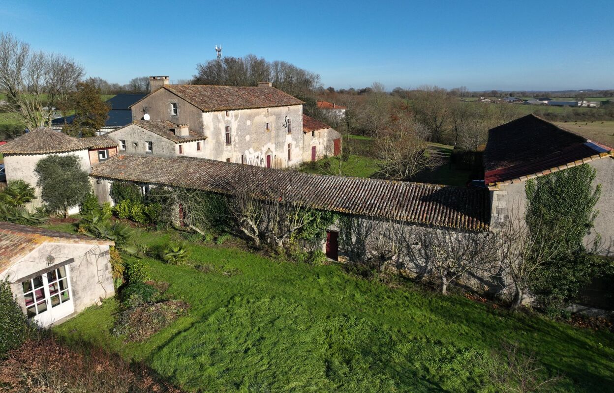 maison 8 pièces 432 m2 à vendre à Champdeniers-Saint-Denis (79220)