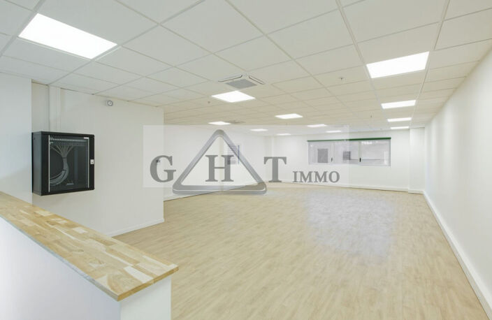 ENTREPOT LOGISTIQUE 1530M² A LOUER ROSNY — photo 4