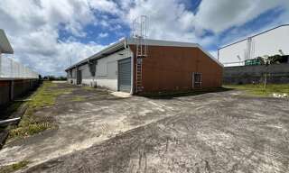 Local industriel  100 m² à louer à Saint-Benoît (97470)