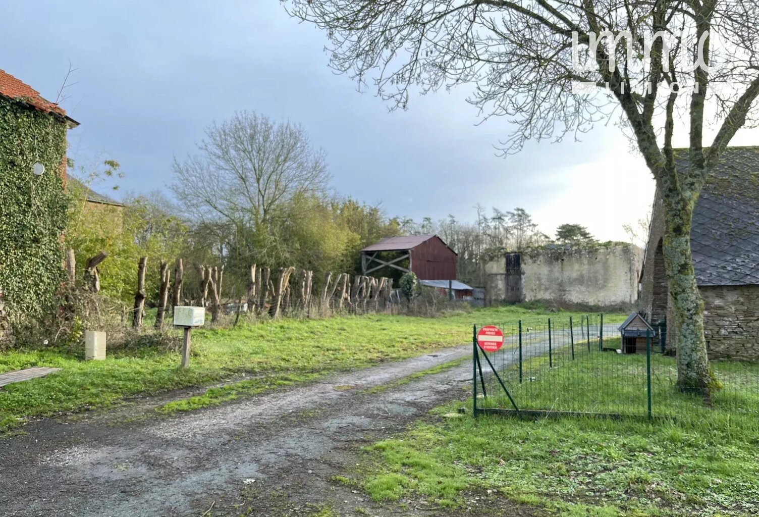 Terrain de 380 m² avec bâtisse à rénover de 120 m² — photo 1