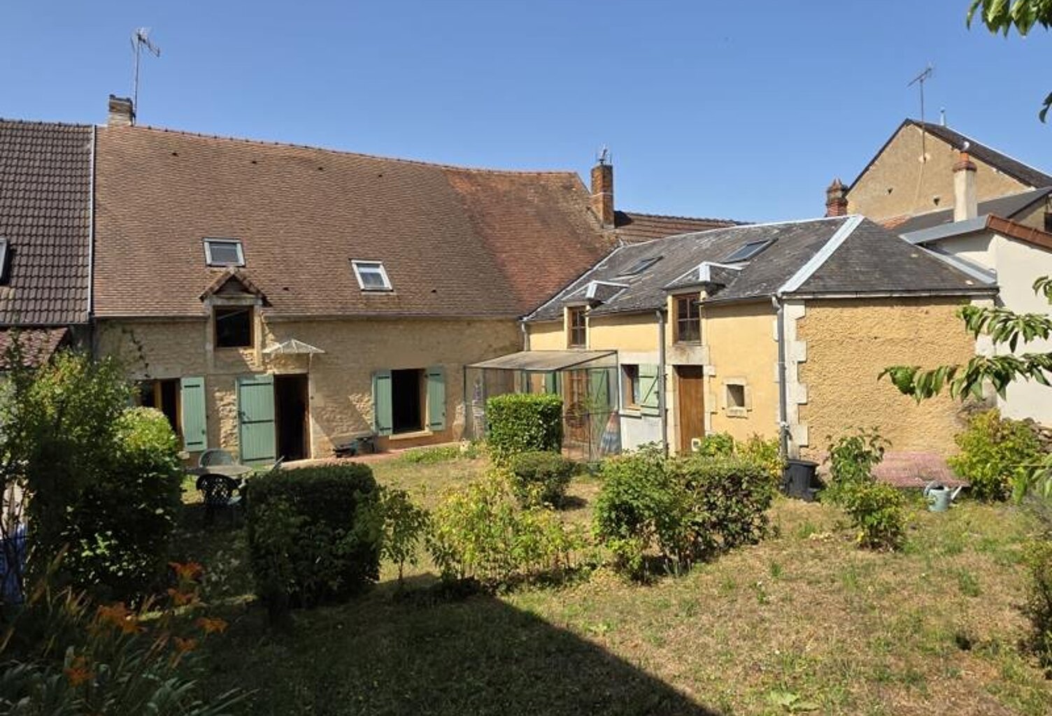 Maison en pierre de 5 pièces principales — photo 1