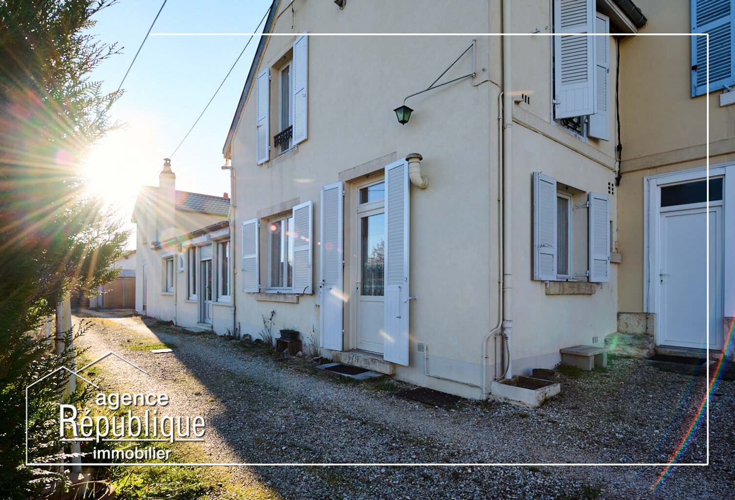 Ensemble immobilier années 1900 au cœur de Nuits Saint Georges — photo 1