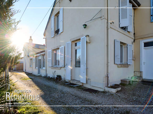 Ensemble immobilier années 1900 au cœur de Nuits Saint Georges — photo du bien