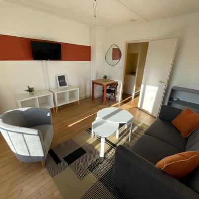 Appartement 4 pièces 700 €