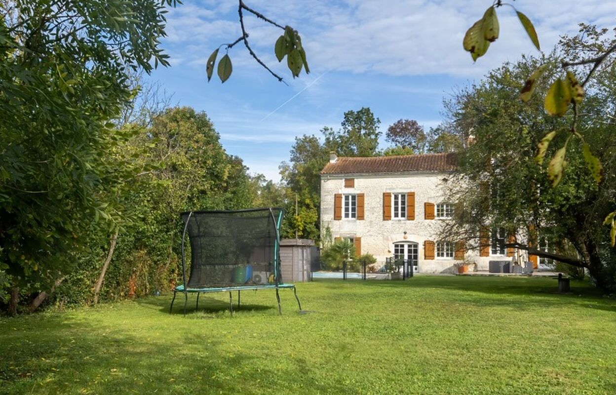 maison 8 pièces 230 m2 à vendre à Gensac-la-Pallue (16130)