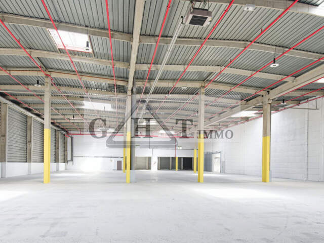 ENTREPOT LOGISTIQUE 2100M2 A LOUER ROSNY — photo du bien