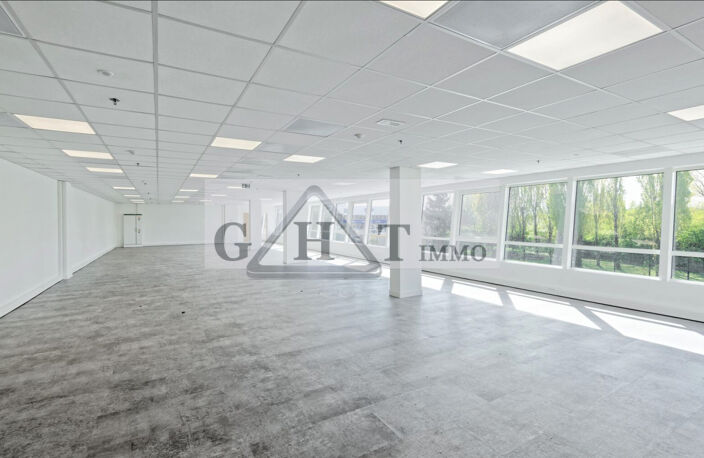 ENTREPOT LOGISTIQUE 2100M2 A LOUER ROSNY — photo 2