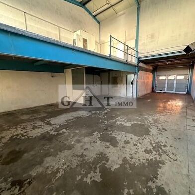 Local industriel 281 m²