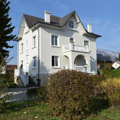 Maison 10 pièces 184 m²