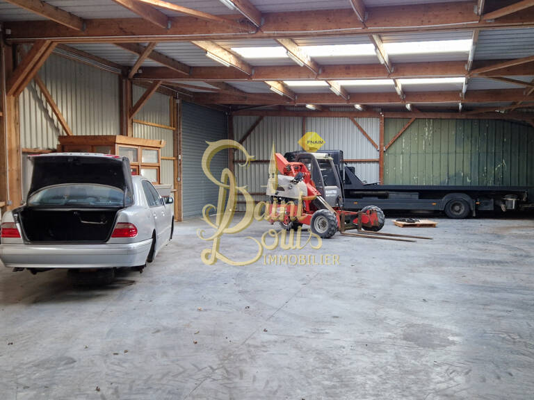 GARAGE DE 220 M2 ENV — photo 1