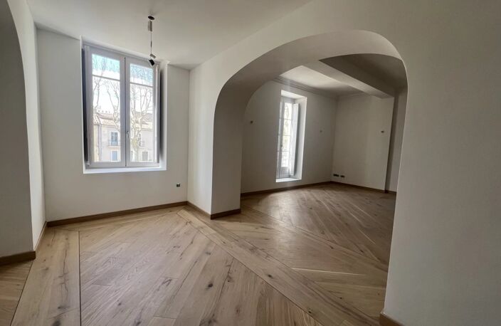 Nîmes, centre ville quartier Carnot, appartement 1er étage, 168m², terrasse 40m², 3chs+brx — photo 3