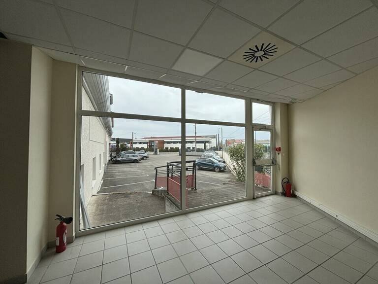 BUREAUX à LOUER — photo 1