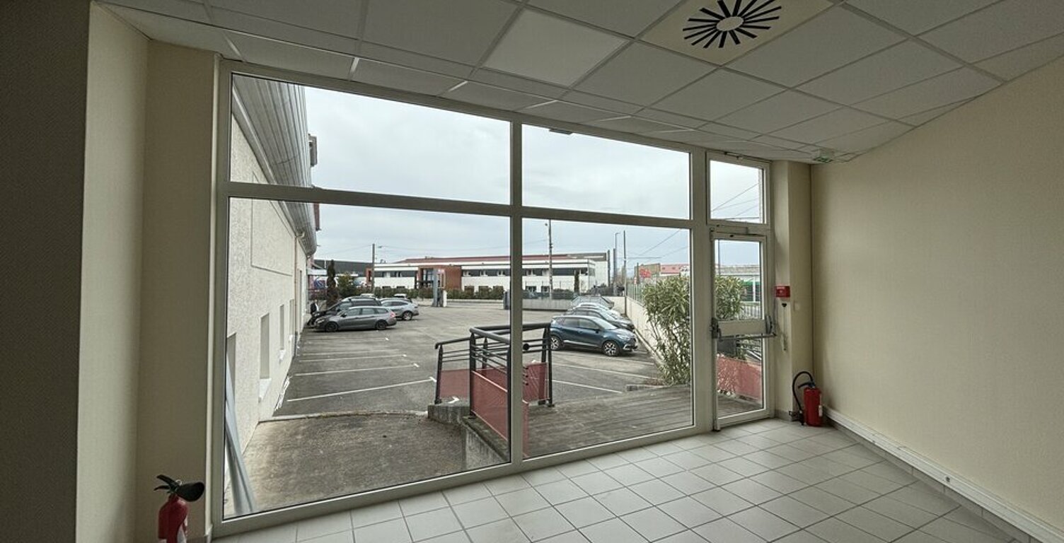 BUREAUX à LOUER — photo 1