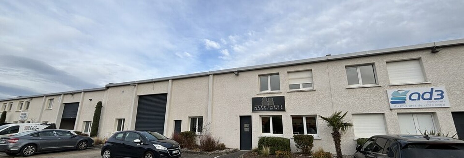 Commerce  583 m² à louer à Décines-Charpieu (69150)