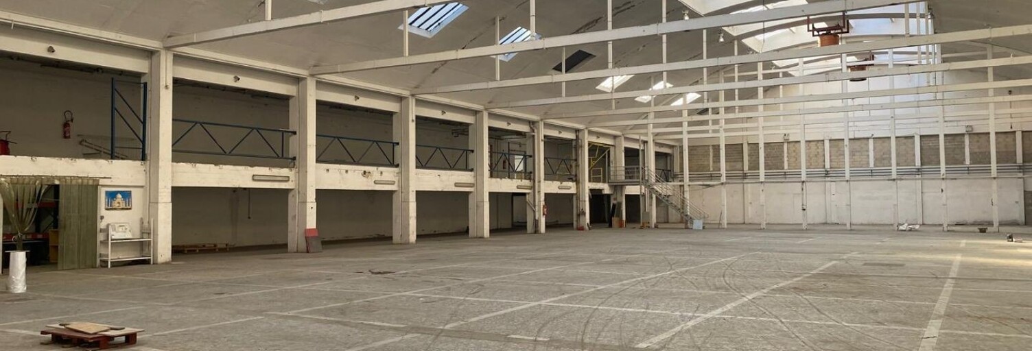 Commerce  4400 m² à louer à La Courneuve (93120)