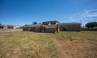 Maison 5 Pièces 380 m² à vendre à Sauveterre-de-Guyenne (33540)