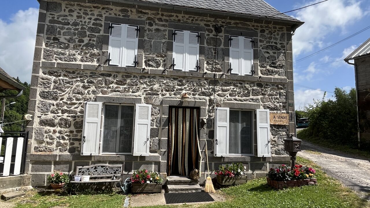 maison 4 pièces 75 m2 à vendre à Rochefort-Montagne (63210)