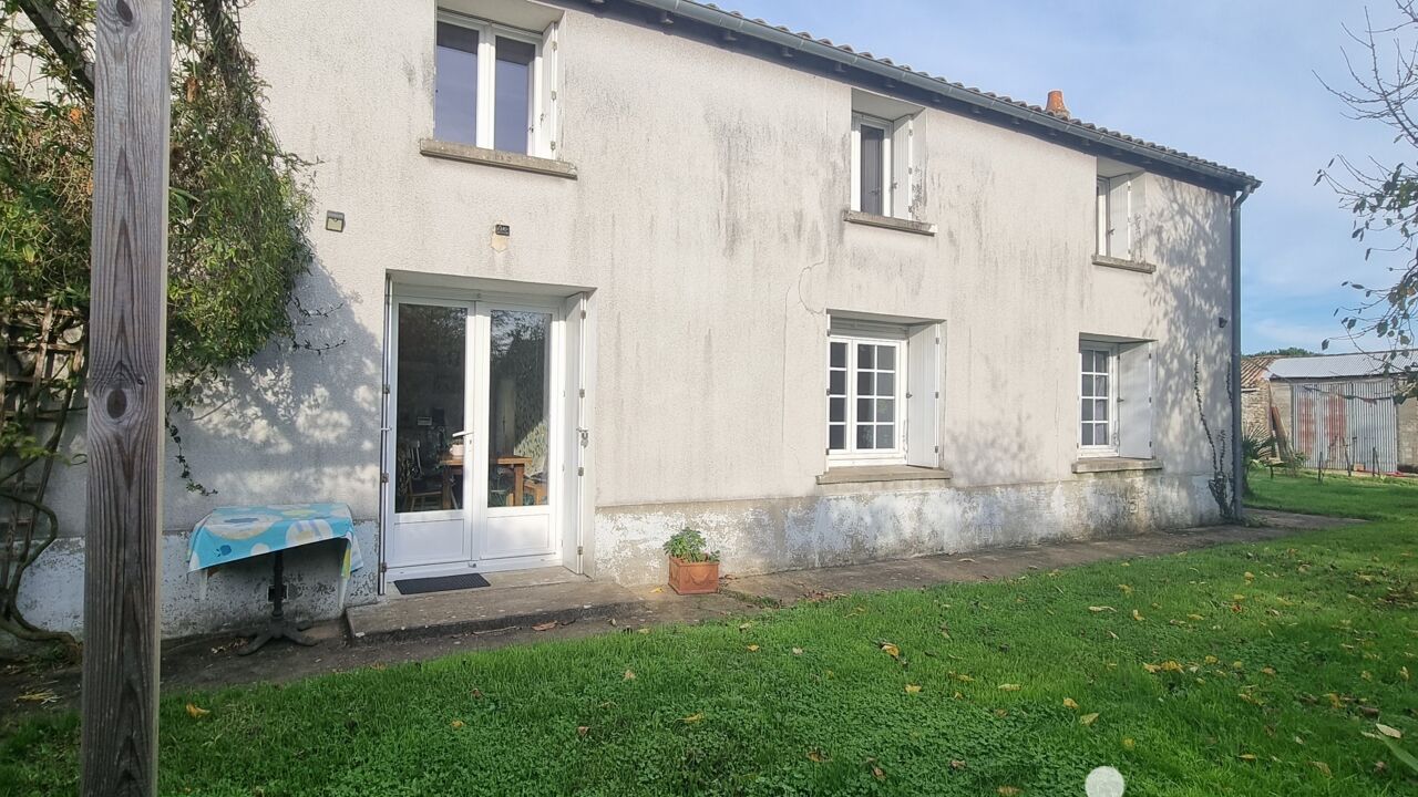 maison 6 pièces 146 m2 à vendre à Azay-le-Brûlé (79400)