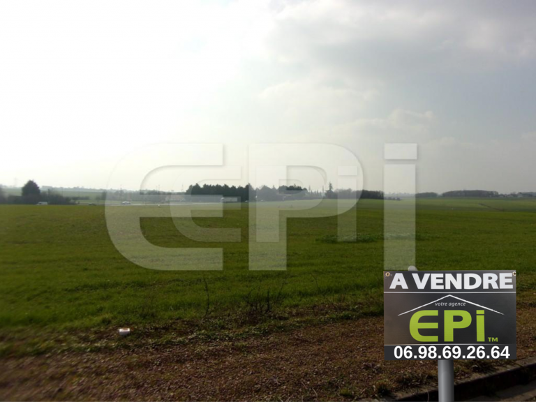 8082 RICHELIEU Terrain constructible non clôturé de 2498m², ? — photo 1