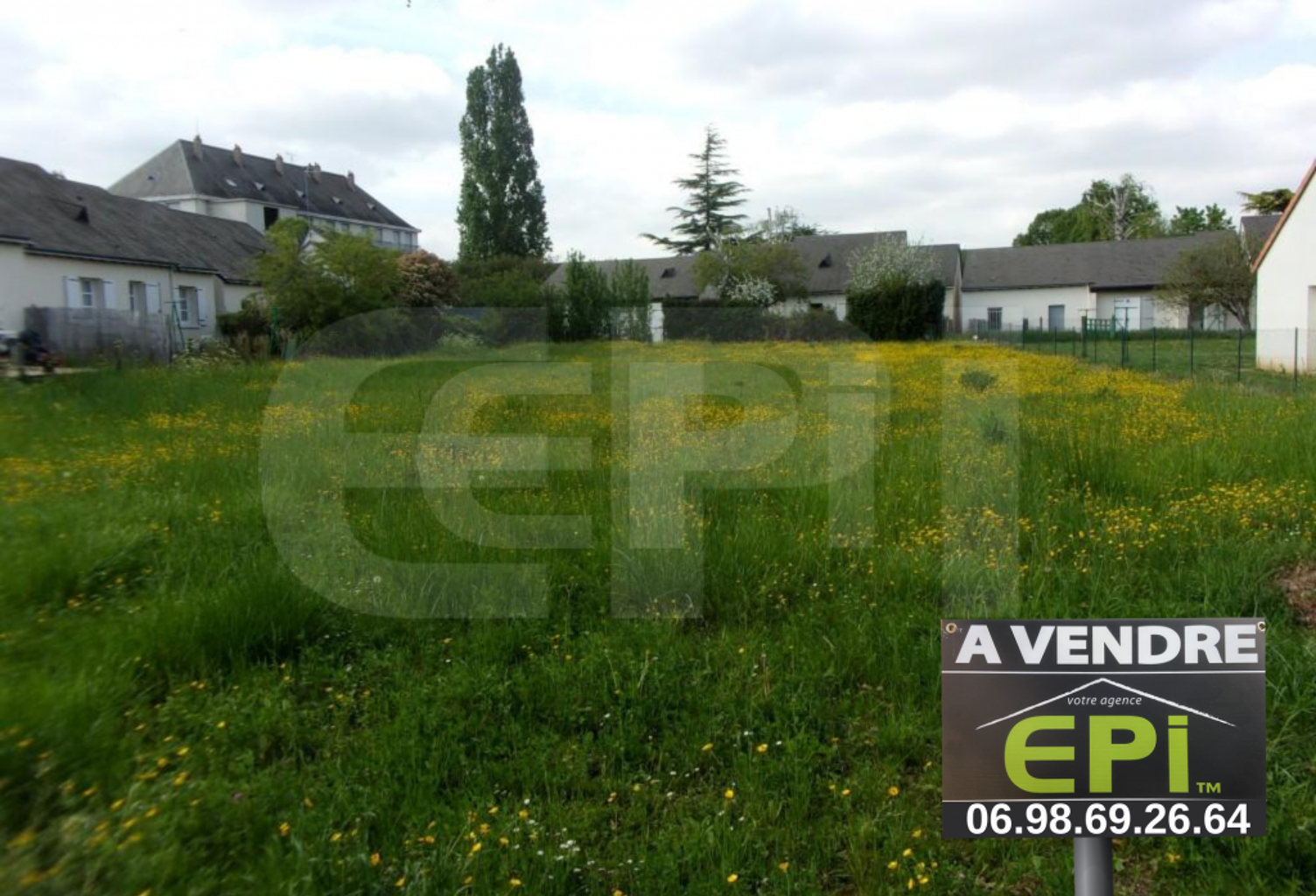 Terrain constructible viabilisé de 1127m² situé dans un lotis — photo 1