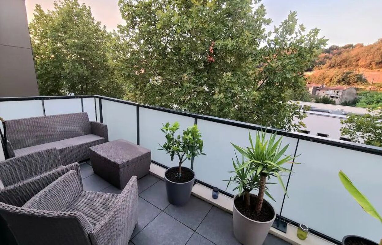 appartement 3 pièces 76 m2 à louer à Givors (69700)