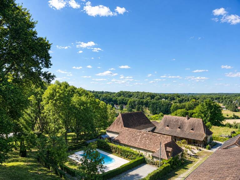 PROPRIETE AVEC GITES + PISCINE — photo 1