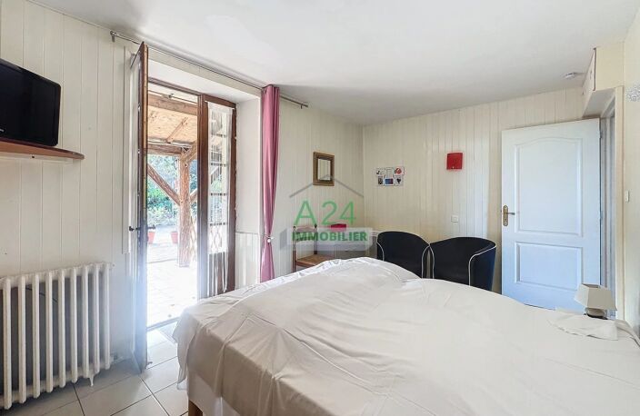 PROPRIETE AVEC GITES + PISCINE — photo 4