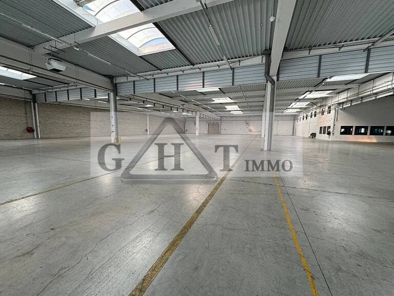 A LOUER - FERRIERES EN BRIE - 4662 M² ENTREPOT / LOCAL ACTIVITES — photo 1