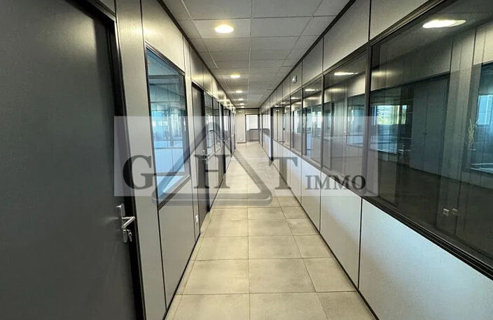 A LOUER - FERRIERES EN BRIE - 4662 M² ENTREPOT / LOCAL ACTIVITES — photo 3