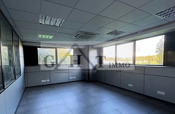 A LOUER - FERRIERES EN BRIE - 4662 M² ENTREPOT / LOCAL ACTIVITES — photo 4