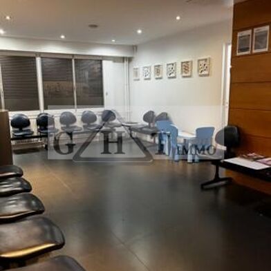 Commerce  2100000 €