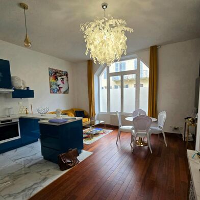 Appartement 4 pièces 220500 €
