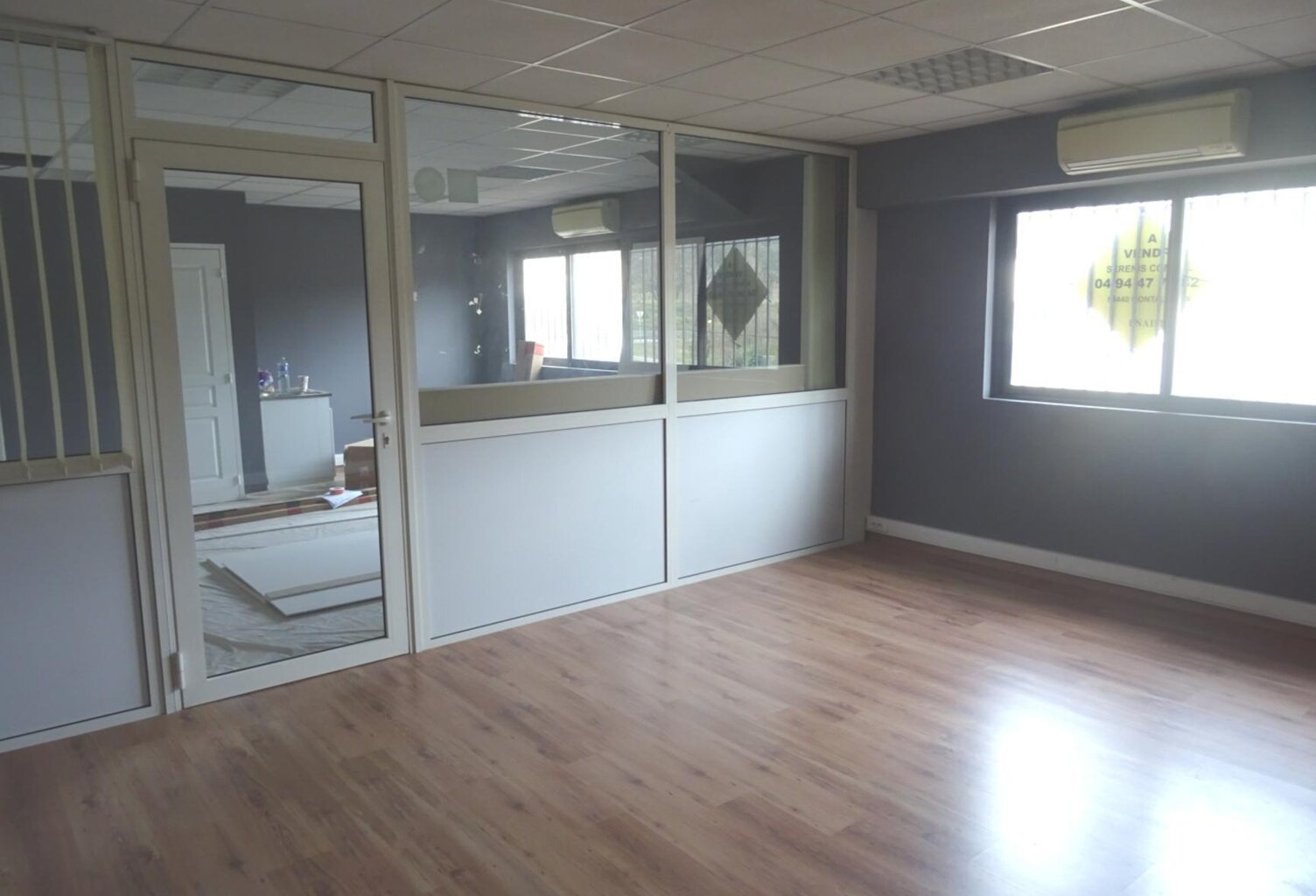 A Montauroux, local commercial ou professionnel — photo 1