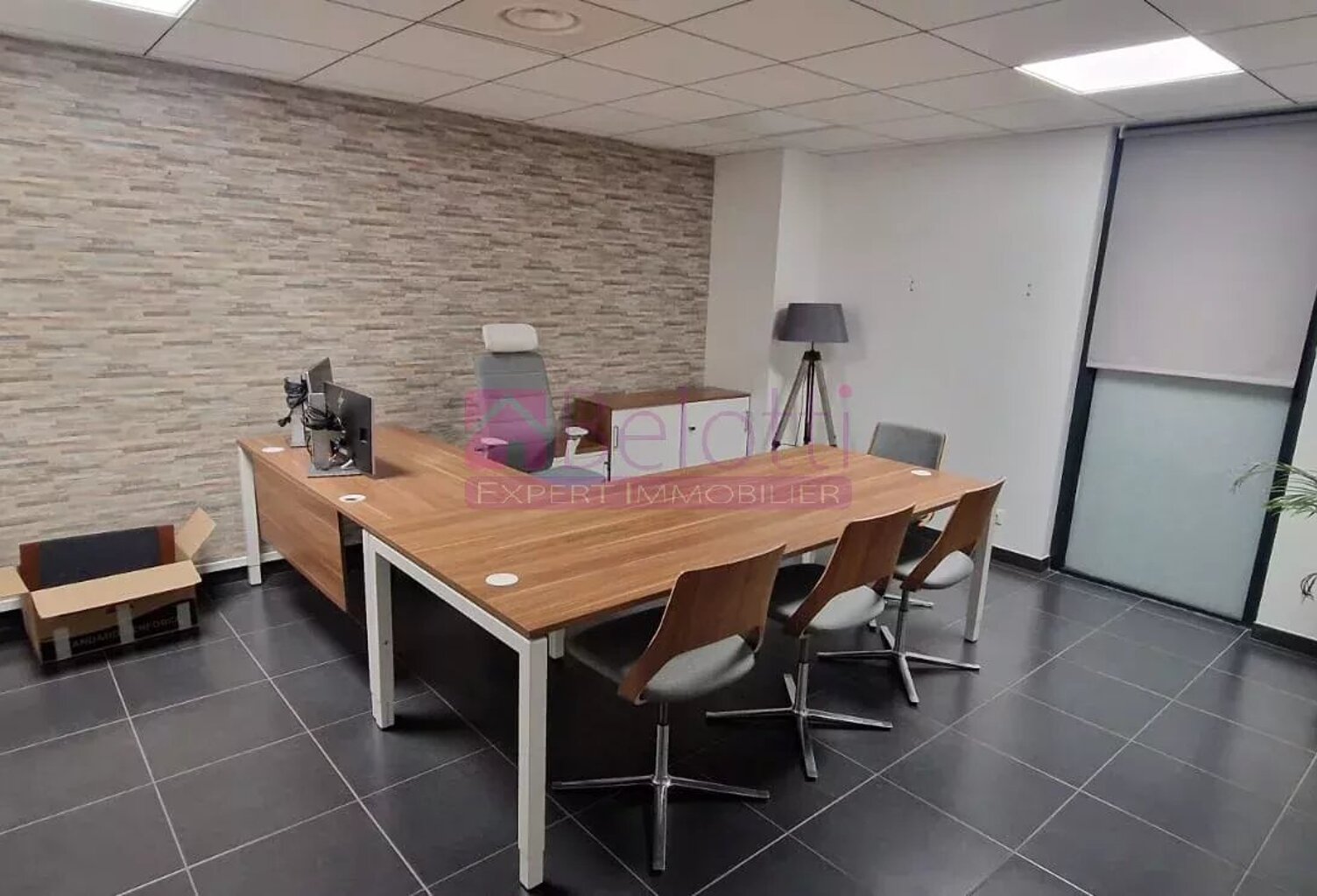 Local commercial — photo 1