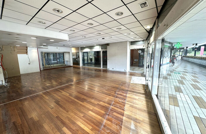 ROUVIERE 9EME : LOCAL COMMERCIAL DE 99.47 M2 — photo 2