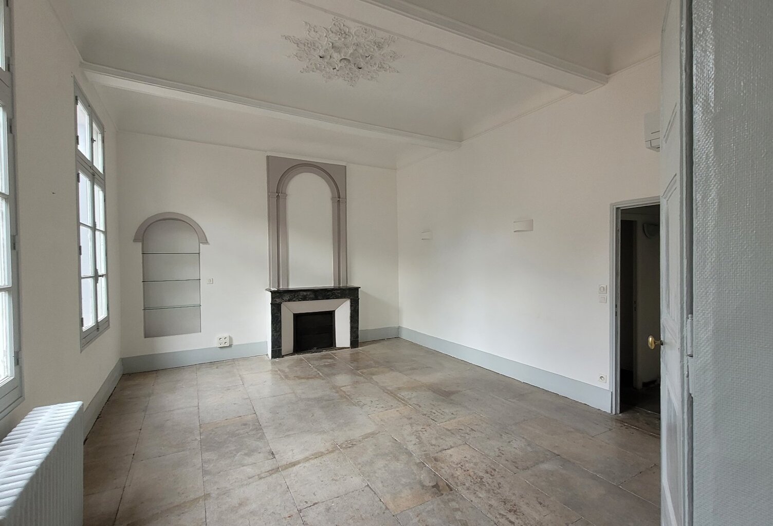 Local commercial — photo 1