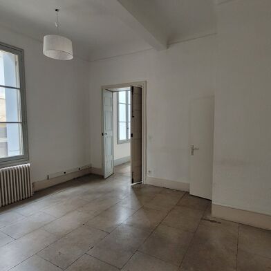 Commerce 10 pièces 2765 €