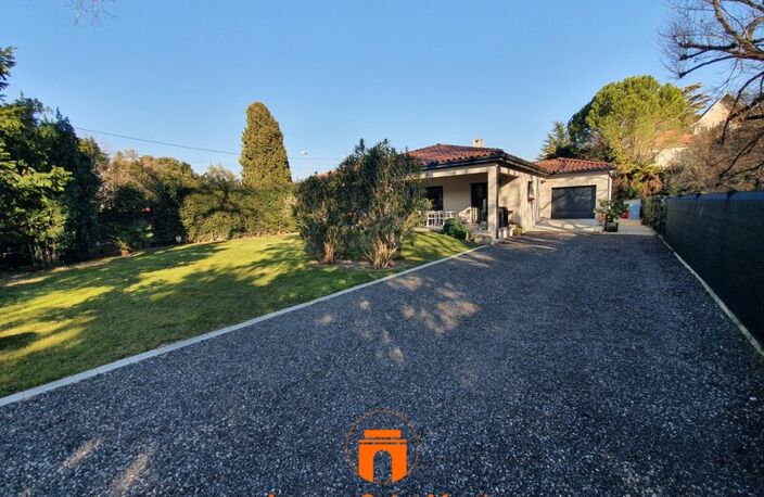Villa — photo 2