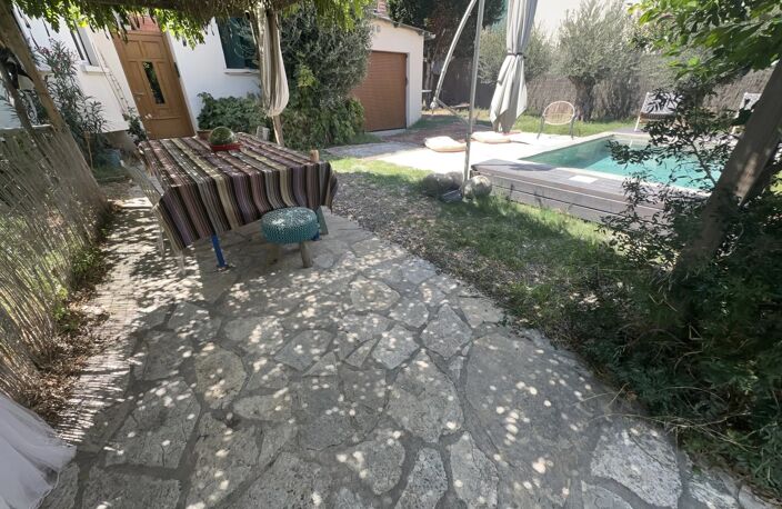 Mas en centre ville à Perpignan, jardin luxuriant, piscine, gara — photo 2