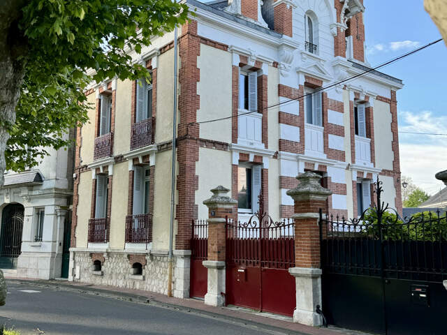 MAISON DE VILLE AVEC CHARME ET VUE SUR LE CANAL DE MONTARGIS — photo du bien
