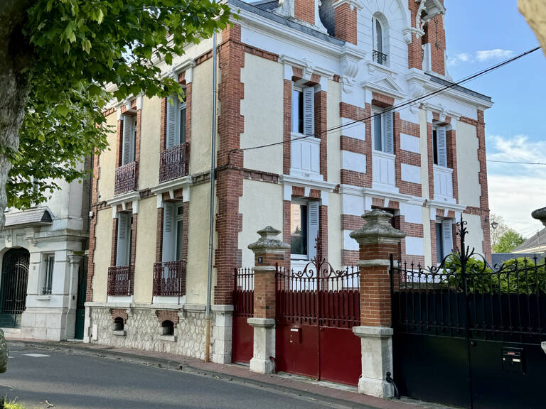 MAISON DE VILLE AVEC CHARME ET VUE SUR LE CANAL DE MONTARGIS — photo 1