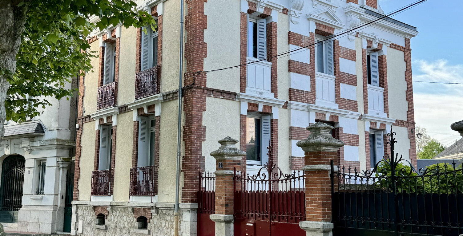 MAISON DE VILLE AVEC CHARME ET VUE SUR LE CANAL DE MONTARGIS — photo 1