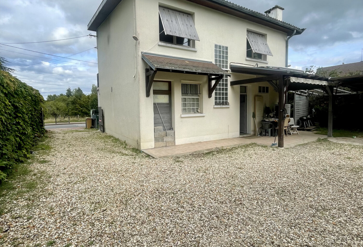 PROCHE COMMERCES, ÉCOLES, 5/6 CHAMBRES, TOUT À L'ÉGOUT — photo 1