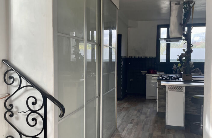 PROCHE COMMERCES, ÉCOLES, 5/6 CHAMBRES, TOUT À L'ÉGOUT — photo 4