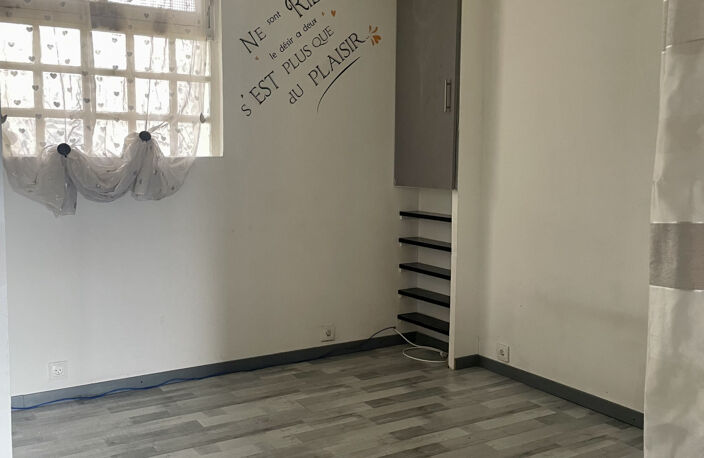 PROCHE COMMERCES, ÉCOLES, 5/6 CHAMBRES, TOUT À L'ÉGOUT — photo 5