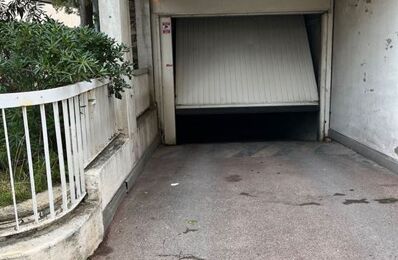 garage  pièces 14 m2 à louer à Marseille 8 (13008)