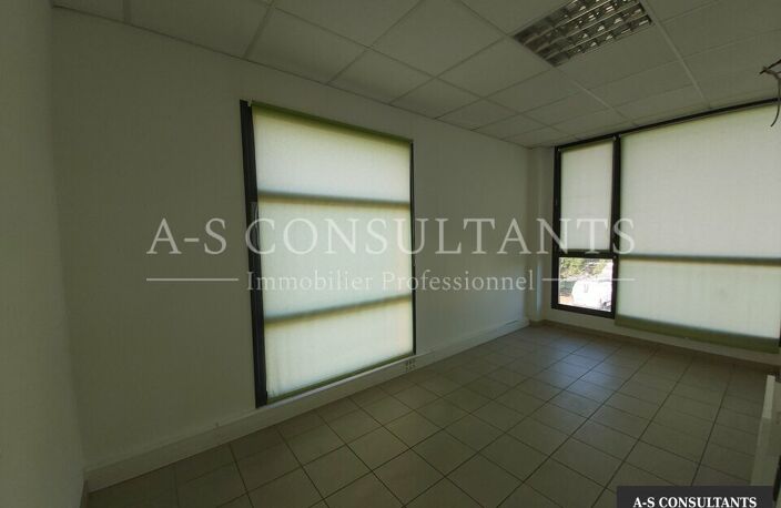 BUREAUX à louer — photo 3